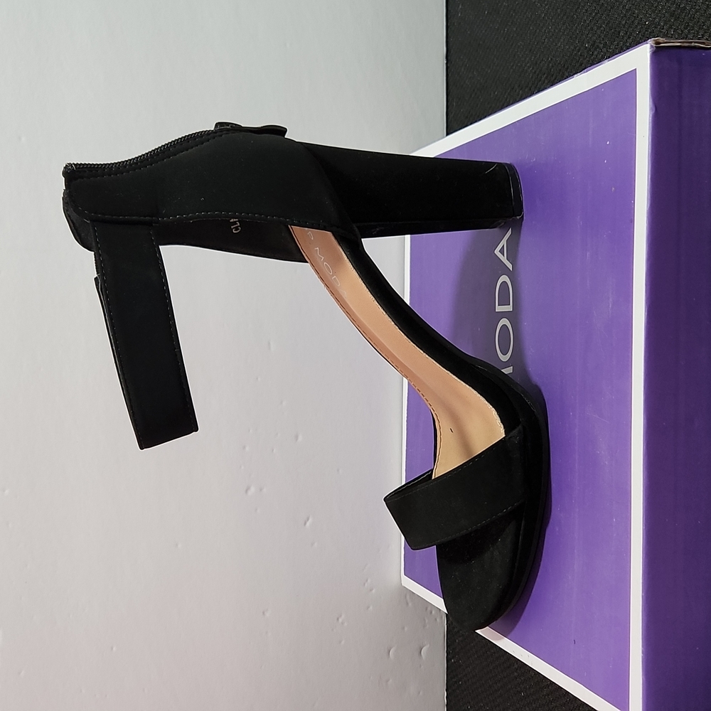 Shoes - Picture 3 of 4